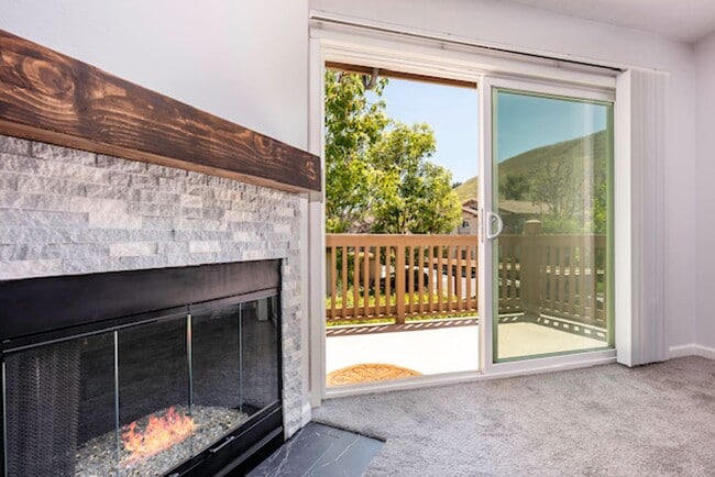 Building Photo - Upper 2 Bedroom, 2 Bath in Rancho Santa Margarita with Garage and Parking, be Home by New Years! Unit 172