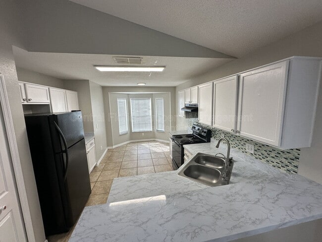 Photo - 13701 Meadowpark Ave