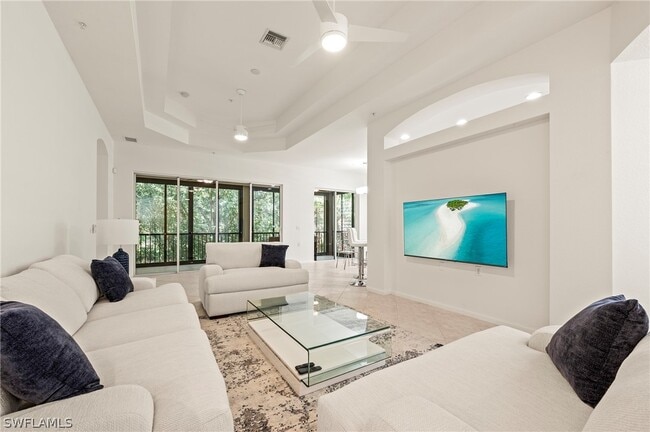 Building Photo - 10040 Valiant Ct Unit 202