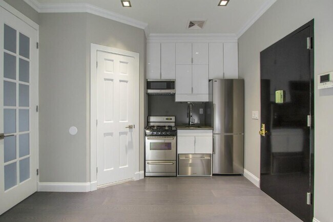 15 W 103rd St Unit 3A