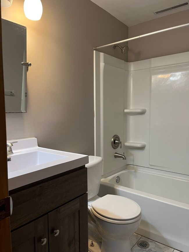 Photo - SKJJT LLC-4743 Unit 4743-2