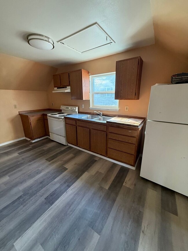 Building Photo - 220 D Unit 701