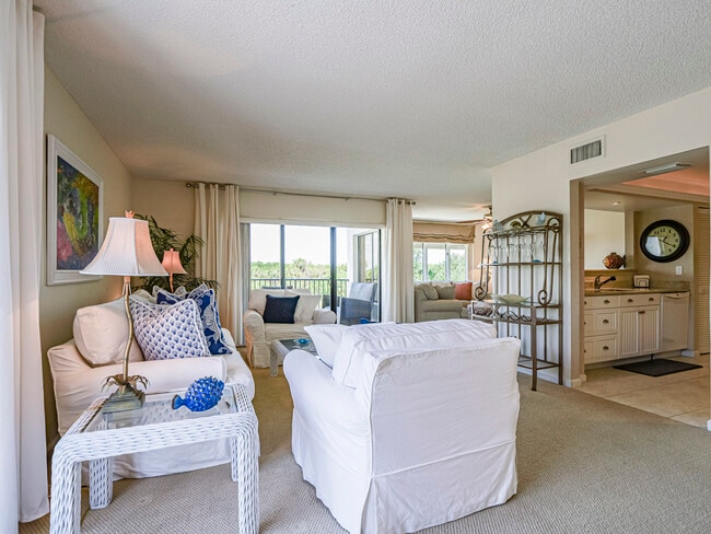 Building Photo - 1700 Ocean Dr Unit # 302V Rental