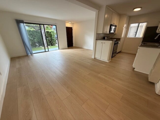 Photo - 408 N Venice Blvd Unit 412A