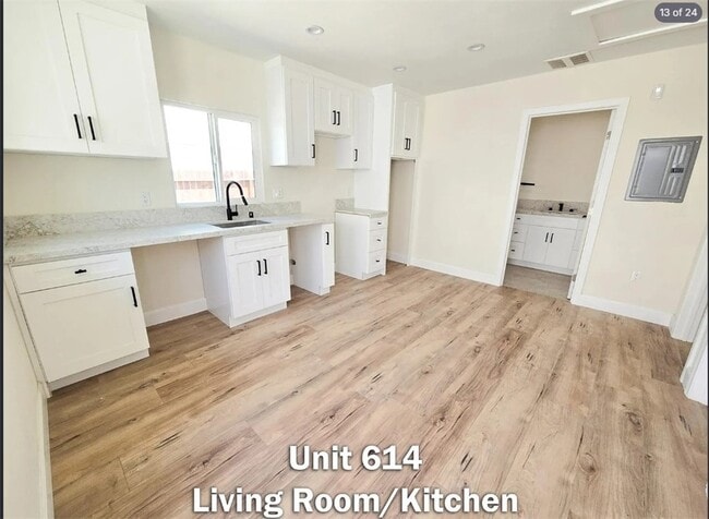 Photo - 614 W 84th St