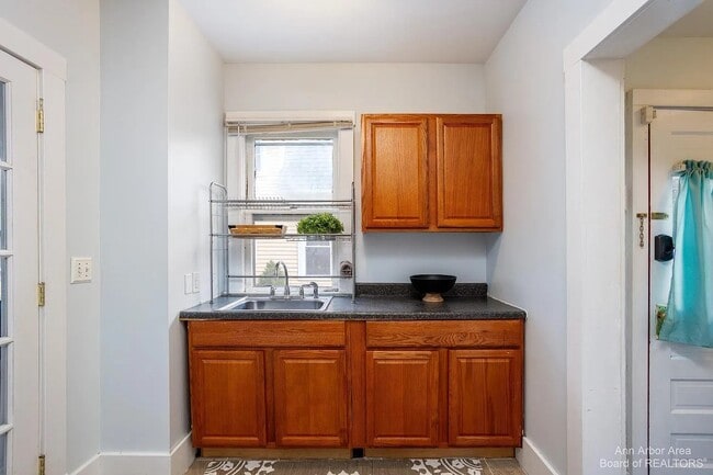 Building Photo - 1710 S State St Rental