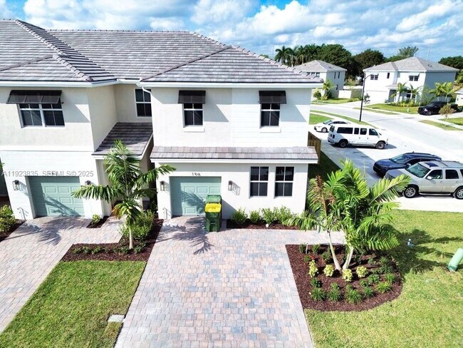 Building Photo - 196 NE 13th Ave