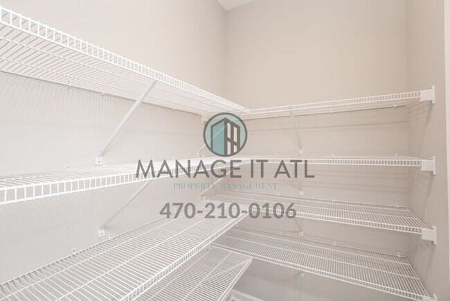 Photo - Beautiful 5 Bedroom House with a Master Be...