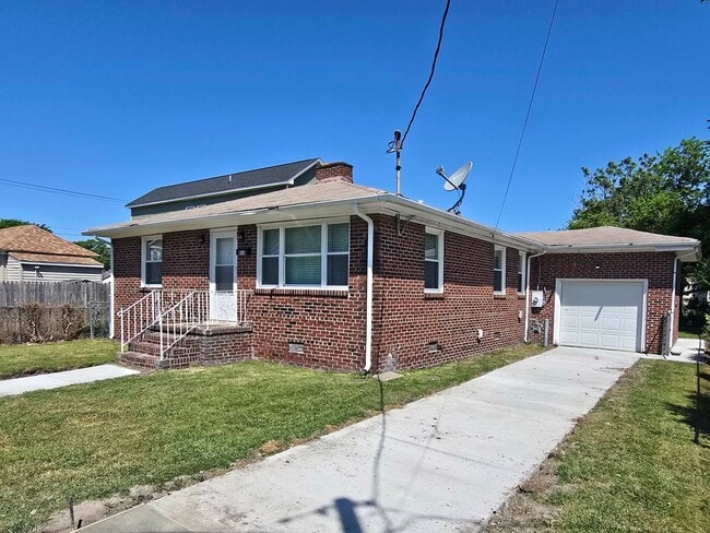 Photo - 818 Coolidge St