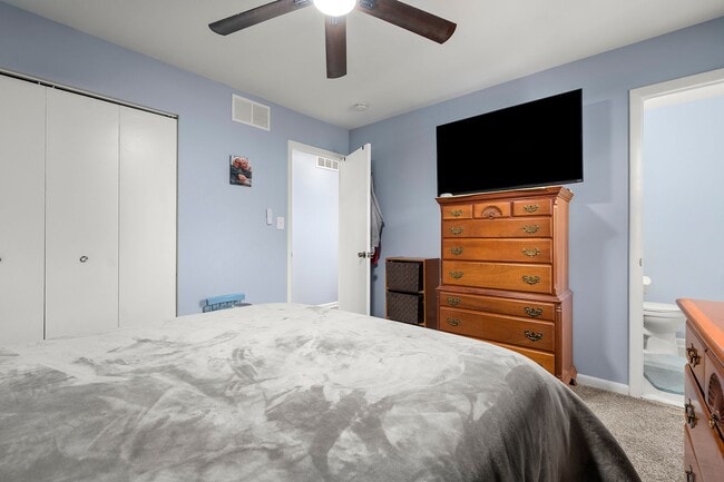 Photo - Elegant & Modern Home with Beautiful Interior