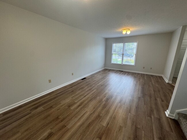Photo - 1058 Oriole Ln