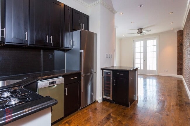 Photo - 635 E 6th St Unit 3W