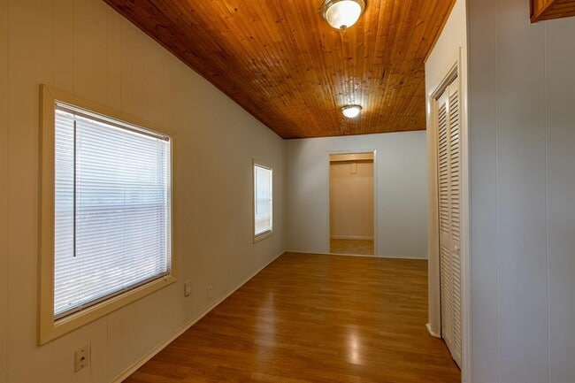 Photo - 5515 Roosevelt Ave