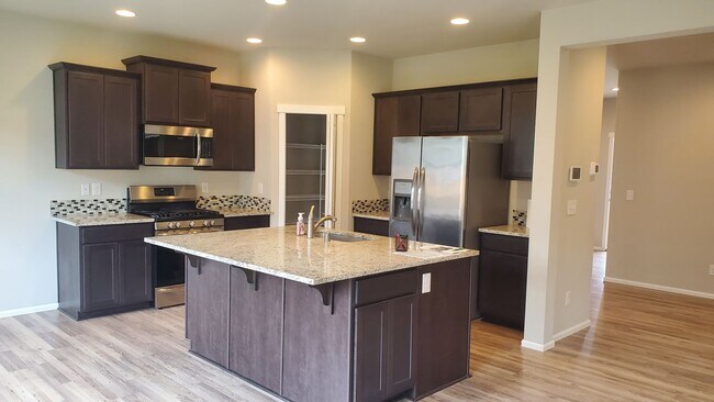 Photo - Beautiful Newer Puyallup Home You Will Not...