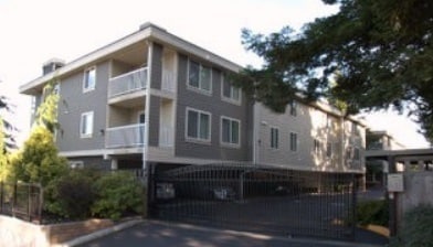 Building Photo - 937 N 200th St Unit B102