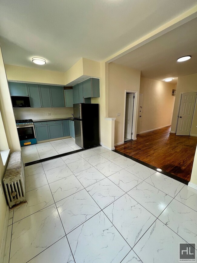 Photo - 2BR 1BA Original Layout Renovated 5th Ave Park Slope Unidad 2