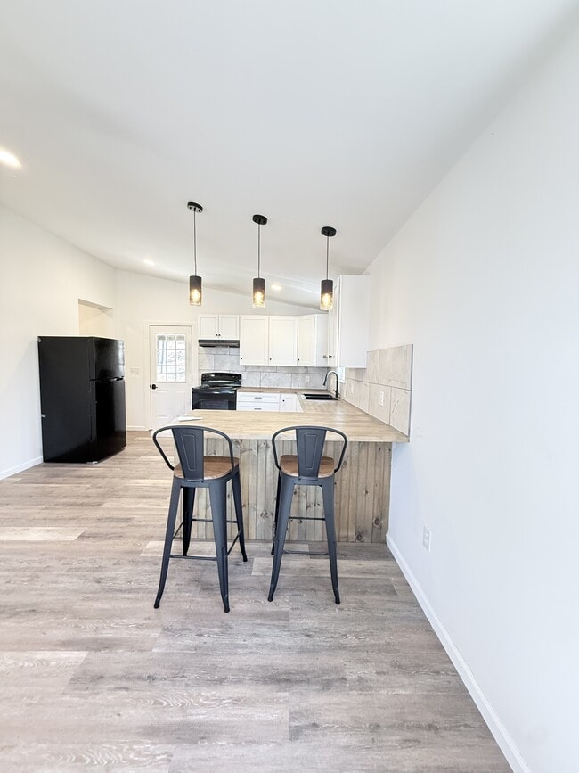 Photo - 272 River Rd