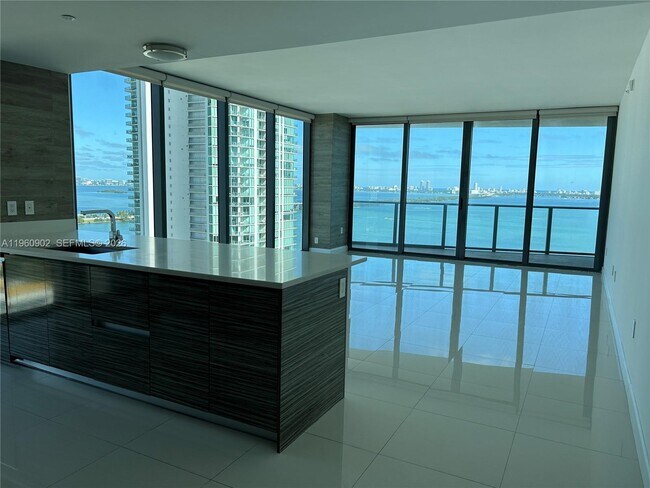 Photo - 460 NE 28th St Unidad 2401