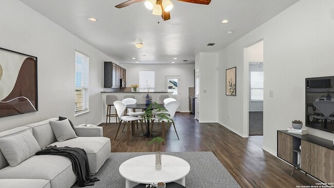 Photo - 2814 High Castle