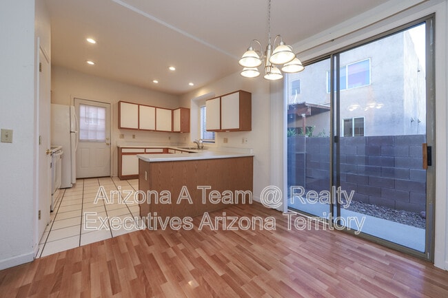 Photo - 2927 N Cardell Cir