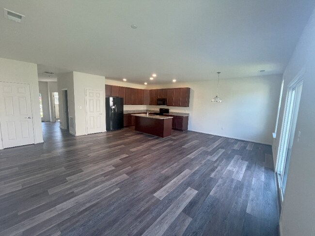 Photo - 273 Thompson Ave