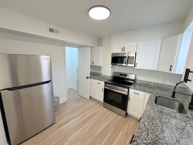 Photo - 102 Cushing St