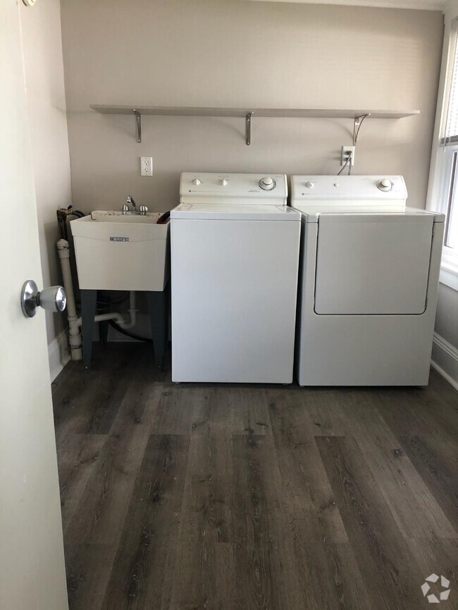Building Photo - 112 Moorewood Ave Rental