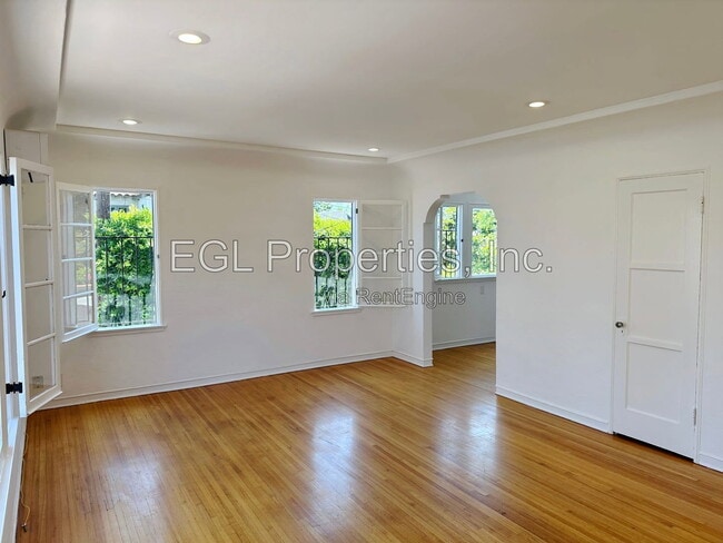 Photo - 1016 1/2 South Crescent Heights Boulevard