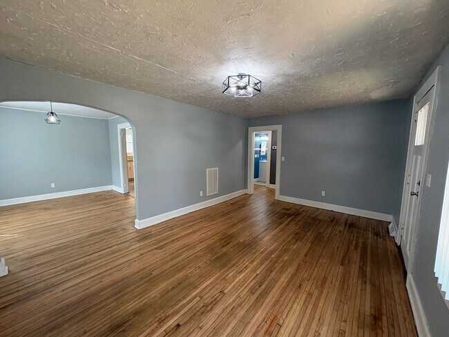 Photo - Charming 2/2 With Fenced In Backyard Move In Ready Now!