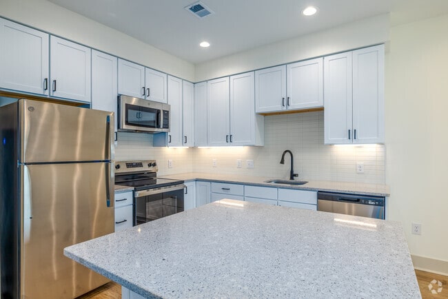1BR, 1BA - 535SF - Kitchen