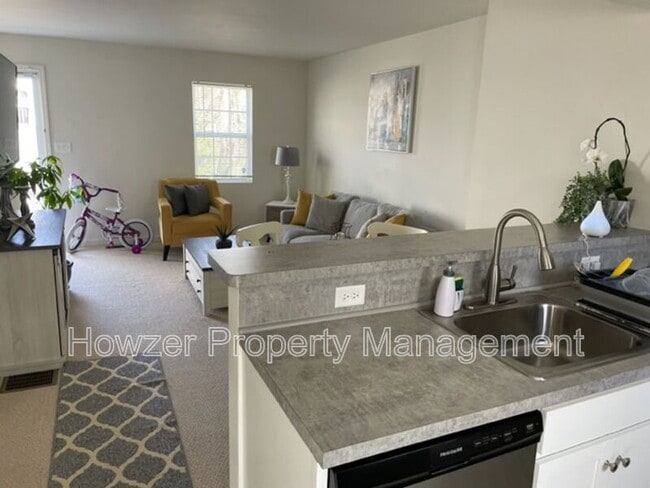 Photo - 17 High School Rd Unidad G