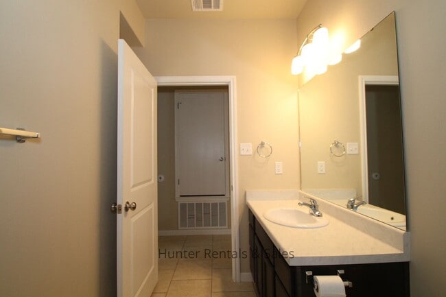 Photo - Loaded With Amenities!