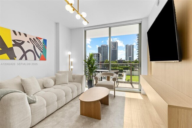 90 NE 32nd St Unit 910