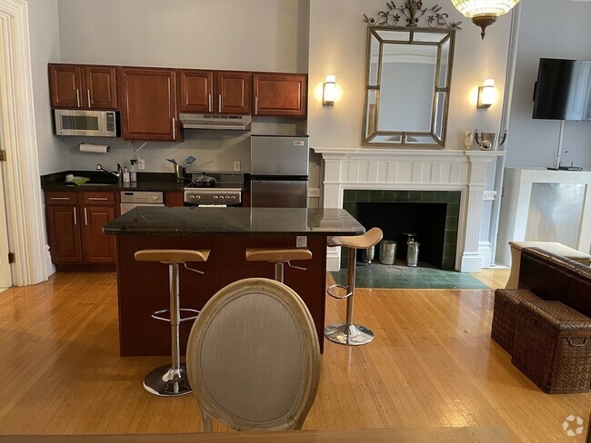 Building Photo - 105 Beacon St Unit 3 Rental