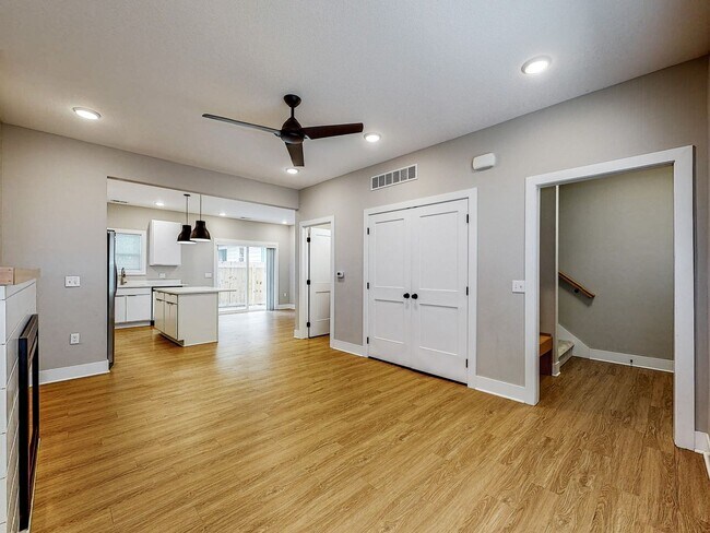 Photo - 308 S Walnut Ave