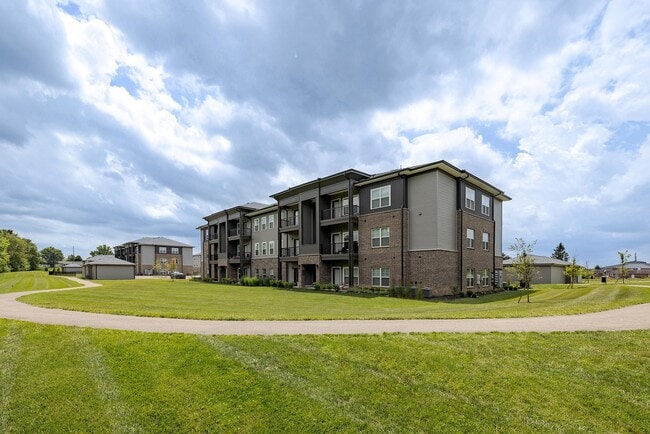 Walking Path - The Retreat at Canal Apartments