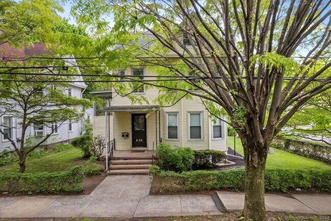 Building Photo - 302 Willow St Unit 2B