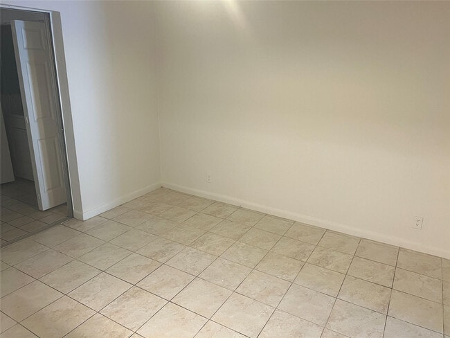 Photo - 6548 SW 41st St