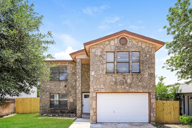 Building Photo - Recent remodeled! 4 bedroom, two living areas and loft!