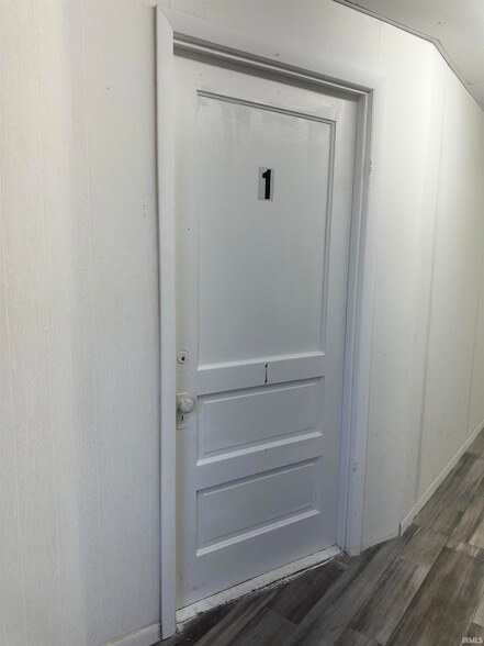 Photo - 104 W Michigan St