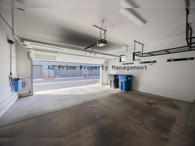 Photo - 142 E Hearne Way