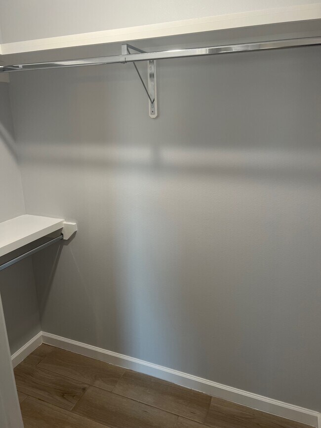 Photo - 413 E 18th St