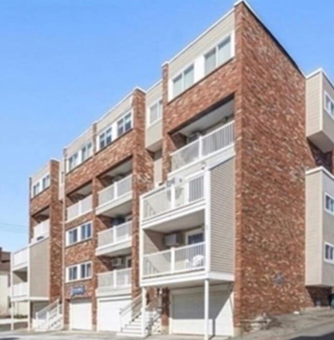 Building Photo - 12 Cox Ct Unit 2