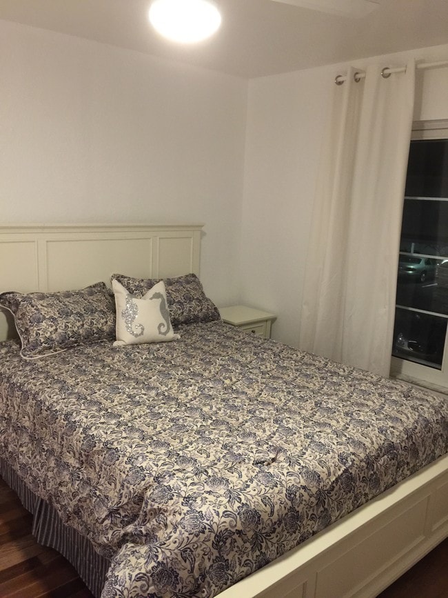 Bedroom QUEEN BED - 21320 Brinson Ave Unit 219