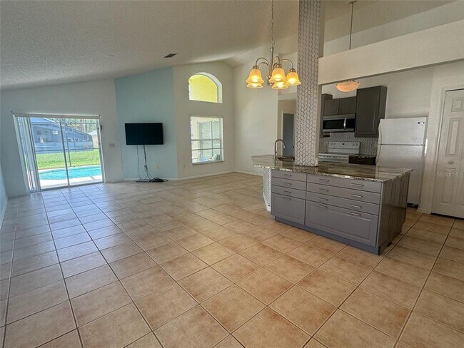 Photo - 611 Casterton Cir