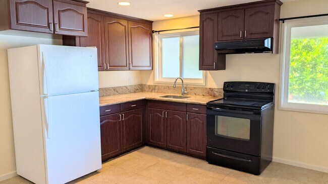 Building Photo - Spacious Pet Friendly 1 Bed 1 Bath Duplex in Kamehameha Heights