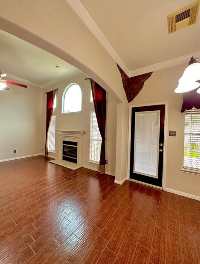 Photo - 16411 Redwicke Ln