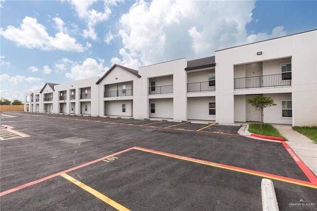 Building Photo - 9 Cedar Ave E