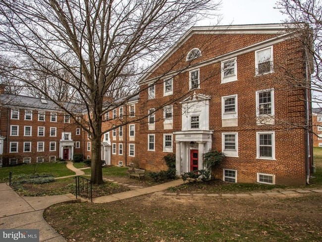Building Photo - 3650 39th St NW Unit 517