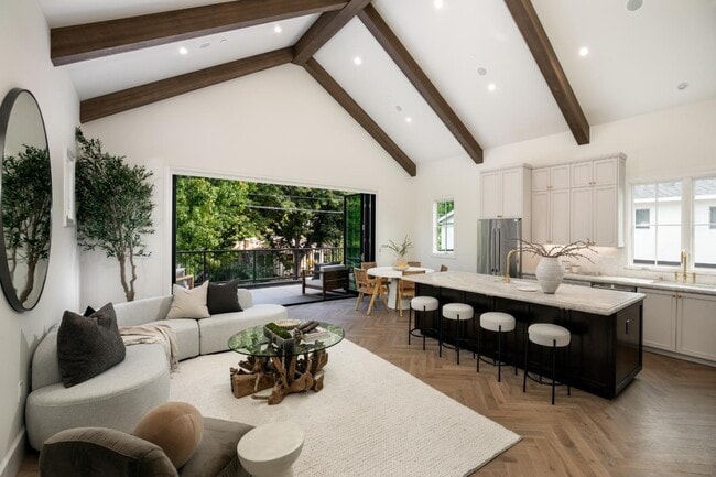 Photo - 160 Waverley St